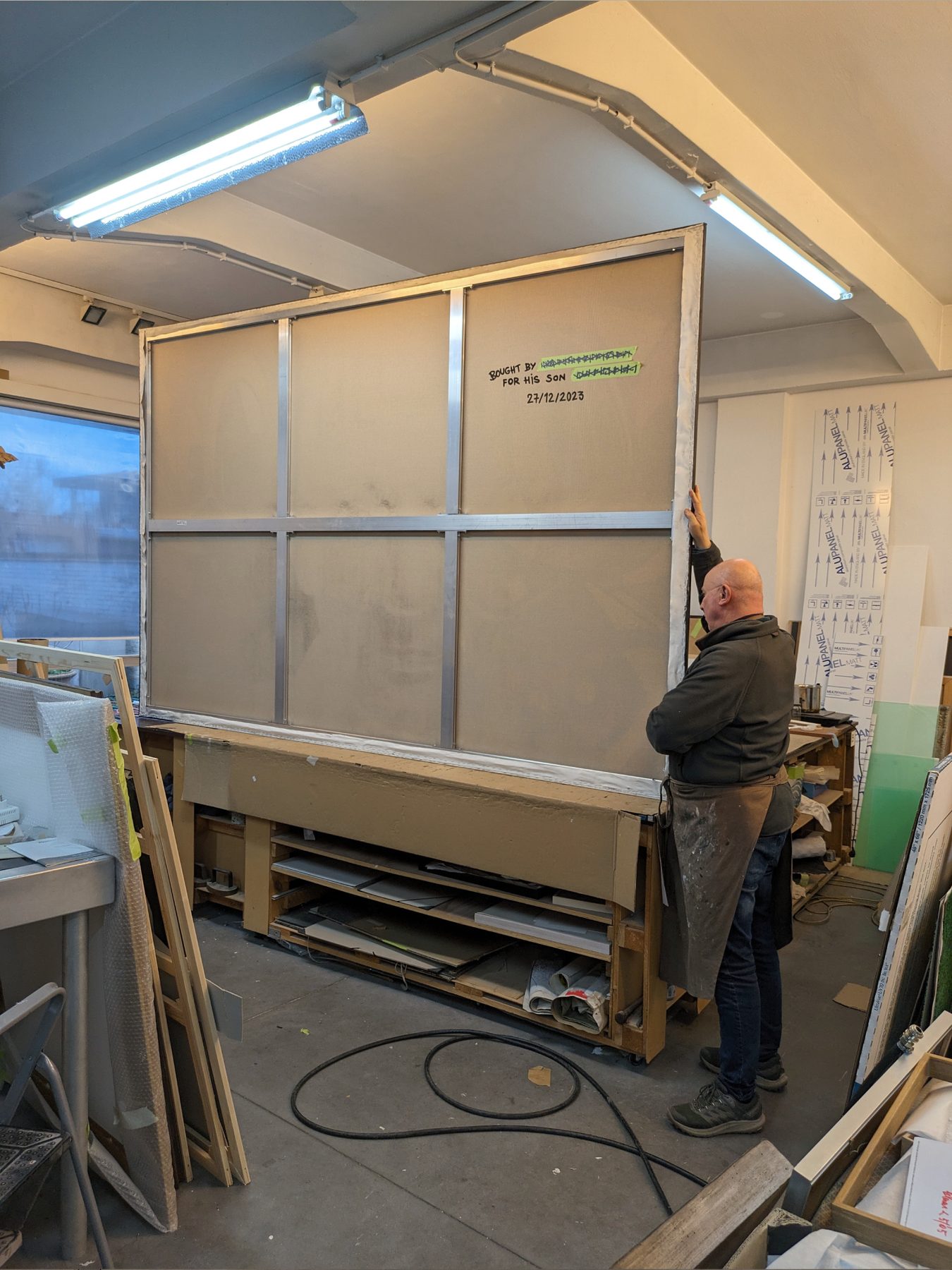 Aluminium spieraam in opbouw in het atelier.